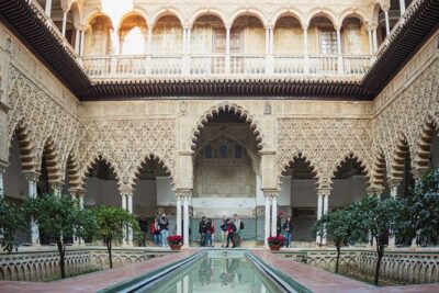 Private Alcazar, Giralda and Cathedral of Seville Tour - Real Alcázar de Sevilla: Royal Palace Rooms and Garden Walks