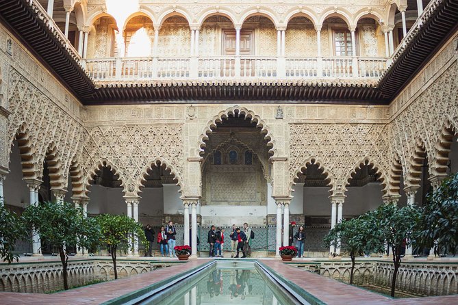 Private Alcazar, Giralda and Cathedral of Seville Tour - Real Alcázar de Sevilla: Royal Palace Rooms and Garden Walks