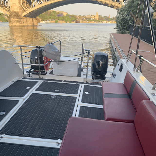 Private boat trip on the Guadalquivir - Cruising the landmarks: the route from bridge to bridge