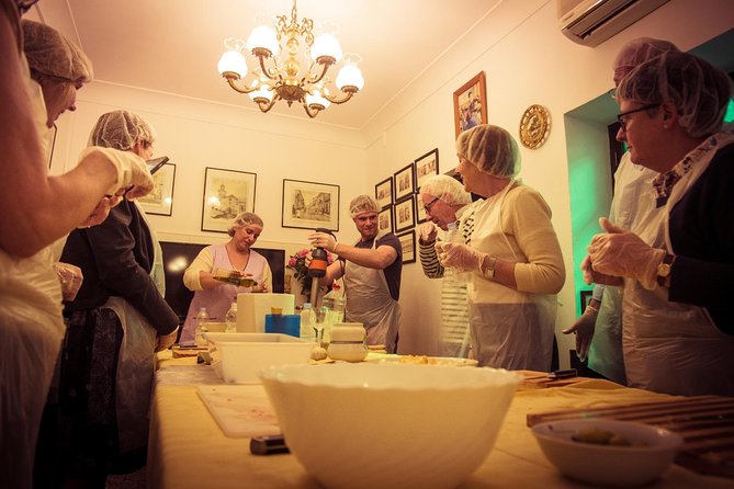 Private Cooking Class in Traditional Andalusian Housing - Drinks and meal pacing: eating what you just learned