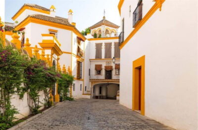 Private Guided Tour of Complete Seville and Jewish Quarter - Meeting point at Plaza de San Francisco: easy start, tight timing