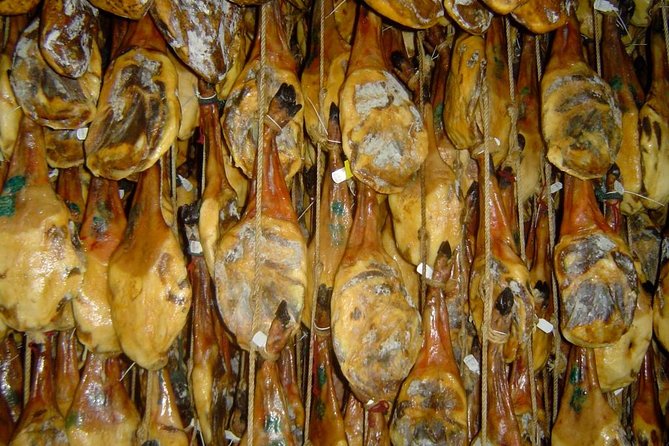 Private Iberian ham tour to the Sierra de Aracena - Aracena lunch and wine: what you actually taste
