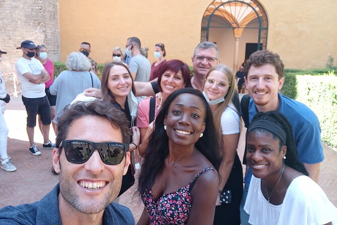 Private Tour Jewish Quarter, center and Plaza de España - Narrow Streets, Rosina’s Balcony, and Seville’s Old Water System