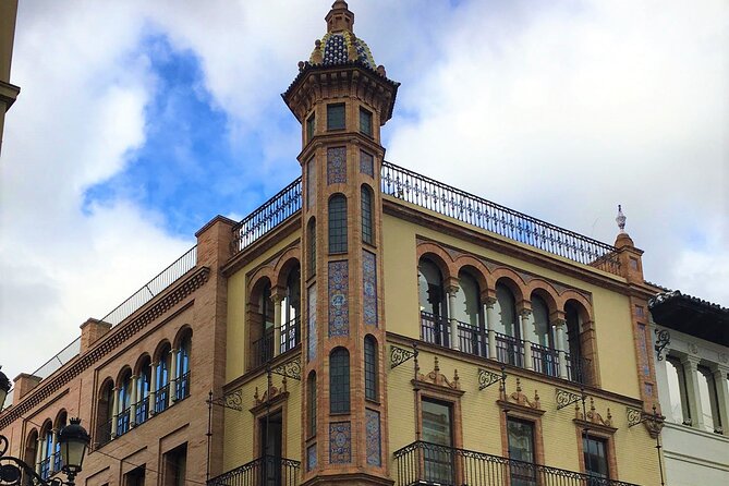 Private tour of Seville highlights - Plaza del Cabildo and the Sunday antiques market vibe
