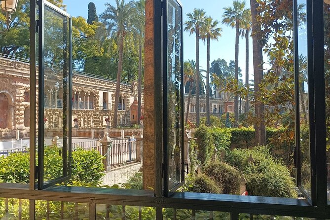 Private Tour with Local Guide to know the Seville Essential - Jardines de Murillo: a palace orchard with a real named walk