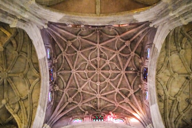 Private trip to Carmona from Seville: 5000 years of history - Plaza San Fernando Lunch Time: Use It to Stay in the Story