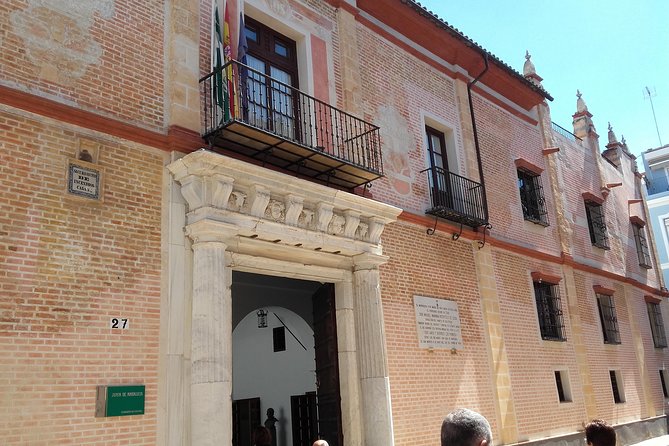 Private visit to Casa de Pilatos and Casa Salinas - Meeting point and the San Bartolomé feel: start where the story begins
