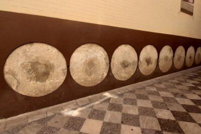 Private visit to the Jewish Quarter of Seville (Sta. Cruz and San Bartolomé Neighborhoods) - Barrio Santa Cruz: Corners, Legends, and Getting Oriented Fast