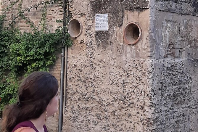 Private visit to the Jewish Quarter of Seville (Sta. Cruz and San Bartolomé Neighborhoods) - Calle Verde and San Bartolomé Courtyards: Street Layout as a Story