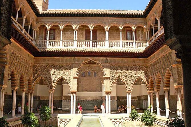 Private visit to the Real Alcazar of Seville (tickets included) - Meeting at TICKETS4U Sevilla: how to avoid a slow start