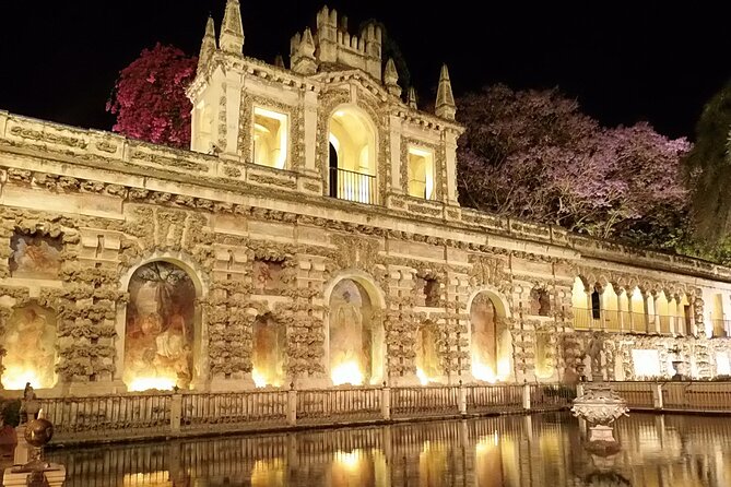 Private walking tour to Seville with Flamenco Show - Santa Cruz and El Arenal: neighborhood context you can walk away with