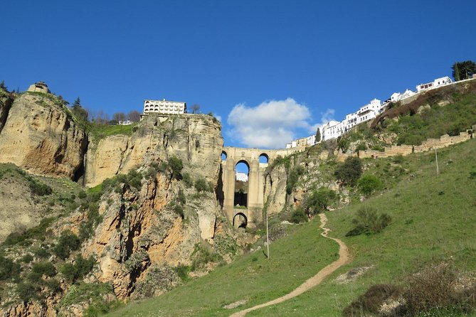 Private White Villages & Ronda Day Tour from Seville - Ronda: guided wandering and Puente Nuevo’s gorge views