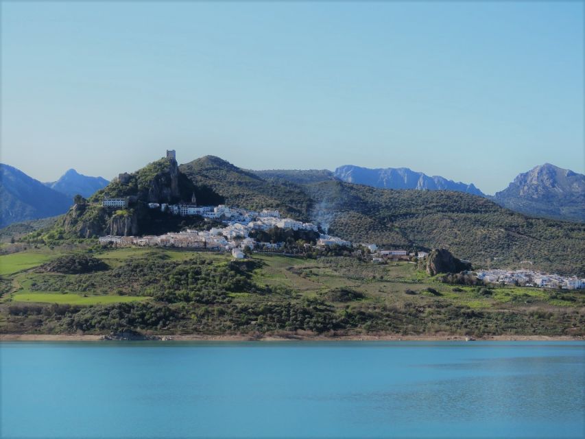 Pueblos Blancos & Ronda: Private Full-Day Tour from Seville - Castle of Las Aguzaderas: a border you can picture