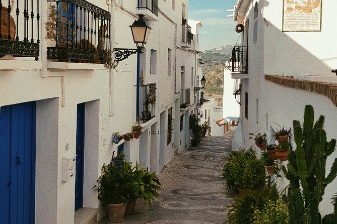 Ronda and White Villages from Seville-Small Group - Setenil de las Bodegas: caves, rock houses, and a lunch you’ll remember
