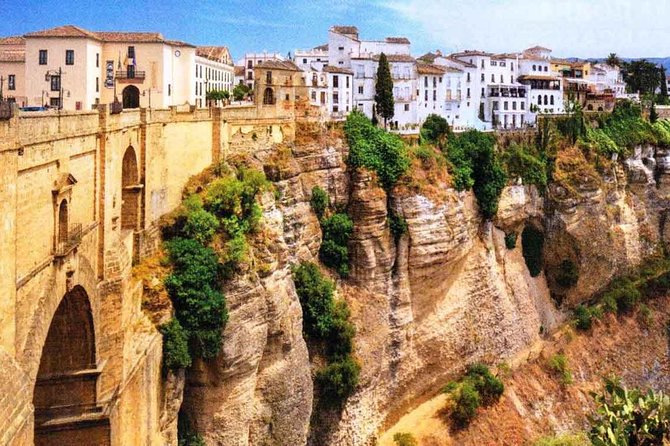 Ronda & White Villages Small Group Tour from Seville - Quick Photo Stops in Ronda: When 15 Minutes Is Actually Enough