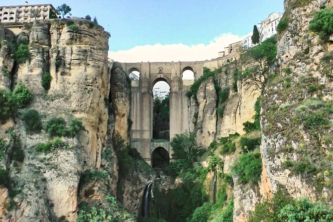 Ronda & White Villages Small Group Tour from Seville - Ronda: Miradores, Alameda Park, and the Puente Nuevo Moment