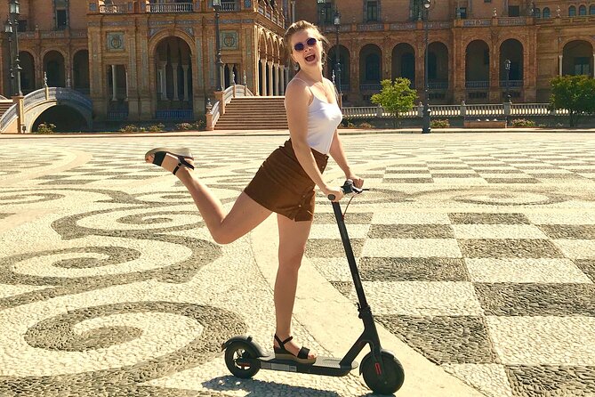 Scooter tour in Seville - Stop 1: Torre del Oro and the River-Gold Story