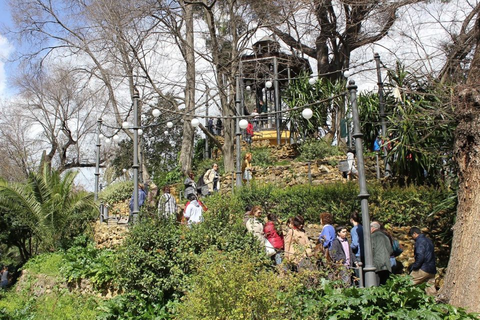Secrets of Maria Luisa Park and Plaza de Espana - Guides make the difference: how Julián, MariPaz, and Grecia tend to teach