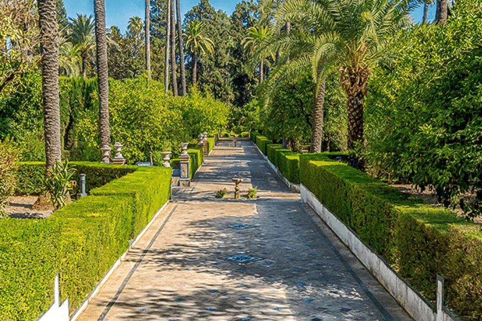 Secrets of Maria Luisa Park and Plaza de Espana - Plaza de América: where the tour gives you the design logic