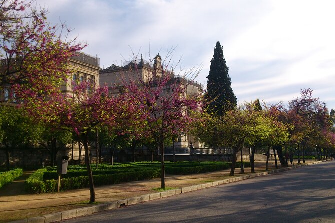 Secrets of Maria Luisa Park and Plaza de España Private Tour - Finish at Estanque de los Lotos: your bonus free time