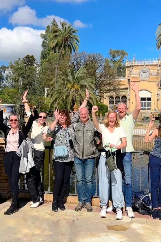 Sevilla: 100% Nederlandstalige Highlights Tour op E-BIKE - Parque de María Luisa break: where the tour slows down on purpose