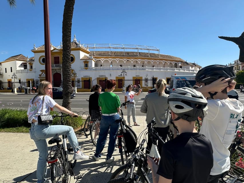 Sevilla: 100% Nederlandstalige Highlights Tour op E-BIKE - Triana and Plaza de Toros: neighborhoods instead of just monuments