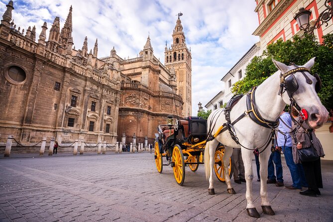 Sevilla: Guided tour to Cathedral and Giralda - Inside Sevilla Cathedral: Chapels, Altarpieces, and a Guided Route