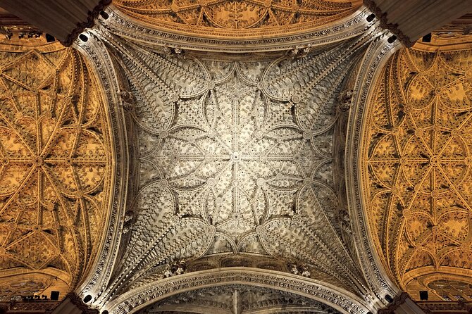 Sevilla: Guided tour to Cathedral and Giralda - Stop 3 (10 Minutes): Torre Giralda Climb and What to Expect