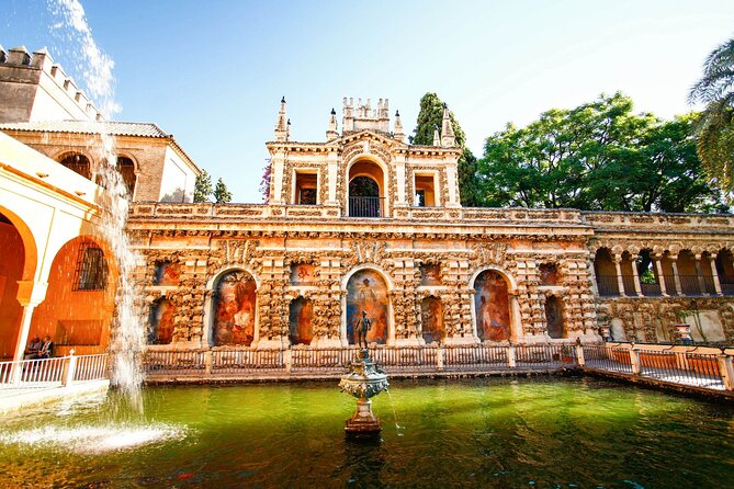 Sevilla: Guided tour to the Alcazar + Cathedral and Giralda - Two-part day, guide handoffs, and how to keep it smooth