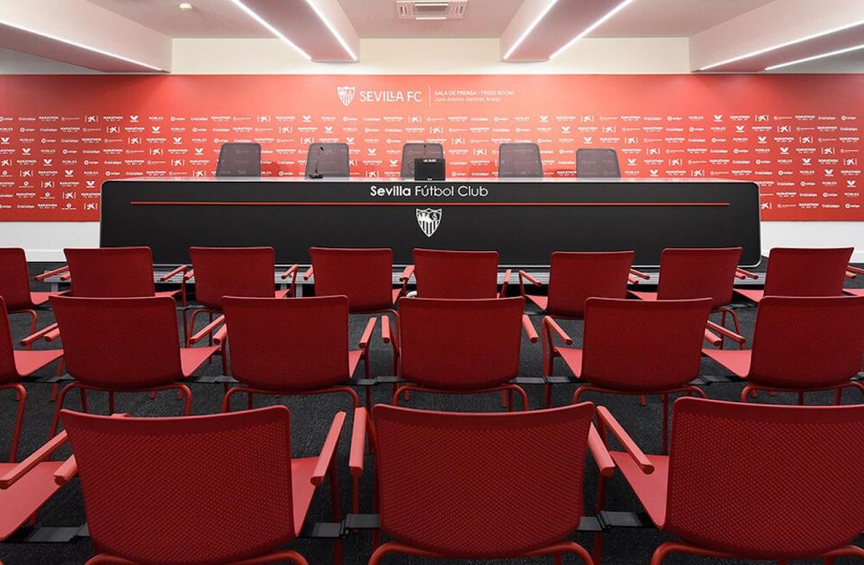 Sevilla: Ramón Sánchez Pizjuán Stadium Entry Ticket - Locker room and tunnel to the pitch: where matchday energy lives
