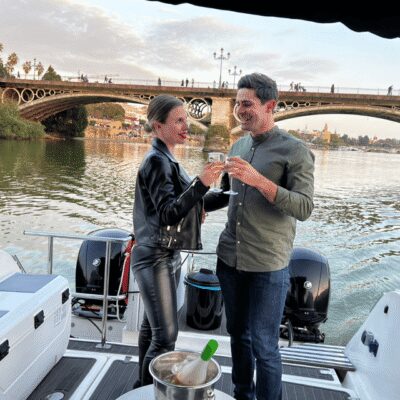 Sevilla: Romantic Boat Ride - Choosing the 1-Hour Frizzante Option vs the 1.5-Hour Moët Moment