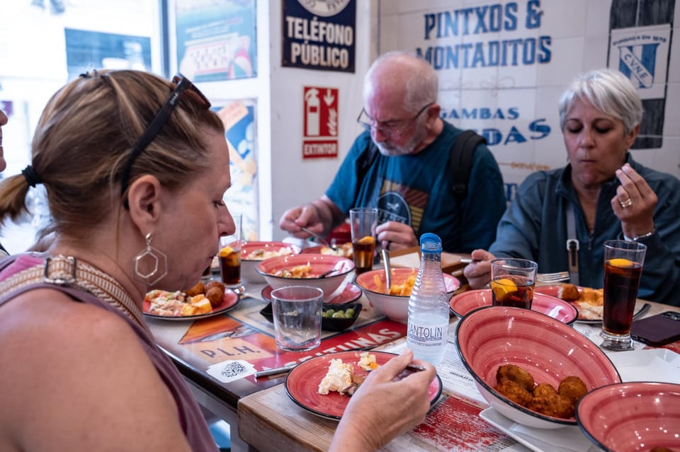 Seville Adventure: Historic Walking Tour & Traditional Tapas - Plaza de España and Parque de María Luisa: photo stops with real purpose