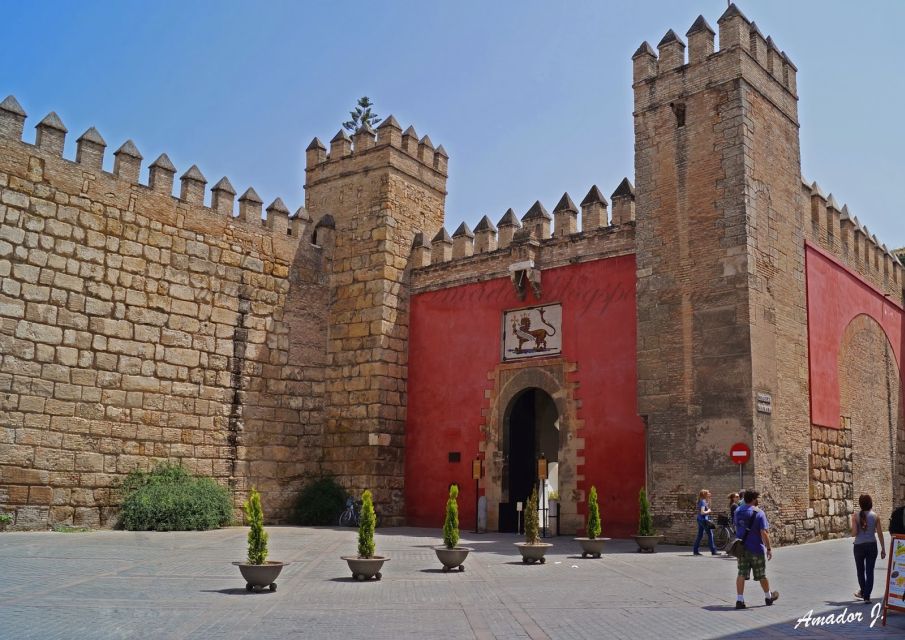 Seville: Alcazar, Cathedral, and Giralda Skip-the-Line Tour - Why the Alcázar, Cathedral, and Giralda Fit Together