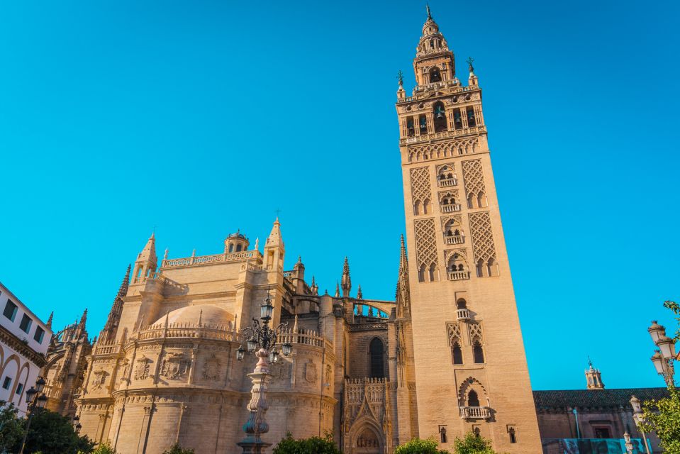 Seville: Alcázar, Cathedral & Giralda Fast Track Guided Tour - The Giralda Climb: Your Best View After the Old Streets