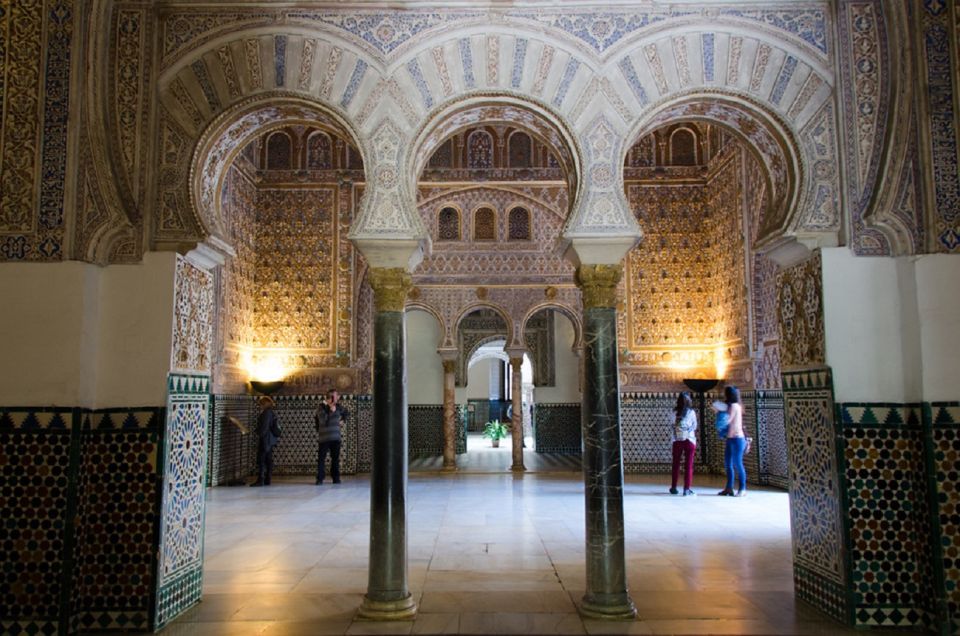 Seville: Alcázar, Cathedral & Giralda Fast Track Guided Tour - Pace, Comfort, and Who This Tour Suits Best