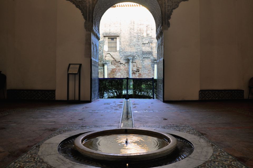 Seville: Alcazar & Cathedral Skip-the-Line Guided Tour - Seville Cathedral: what you’re actually seeing in a Gothic giant