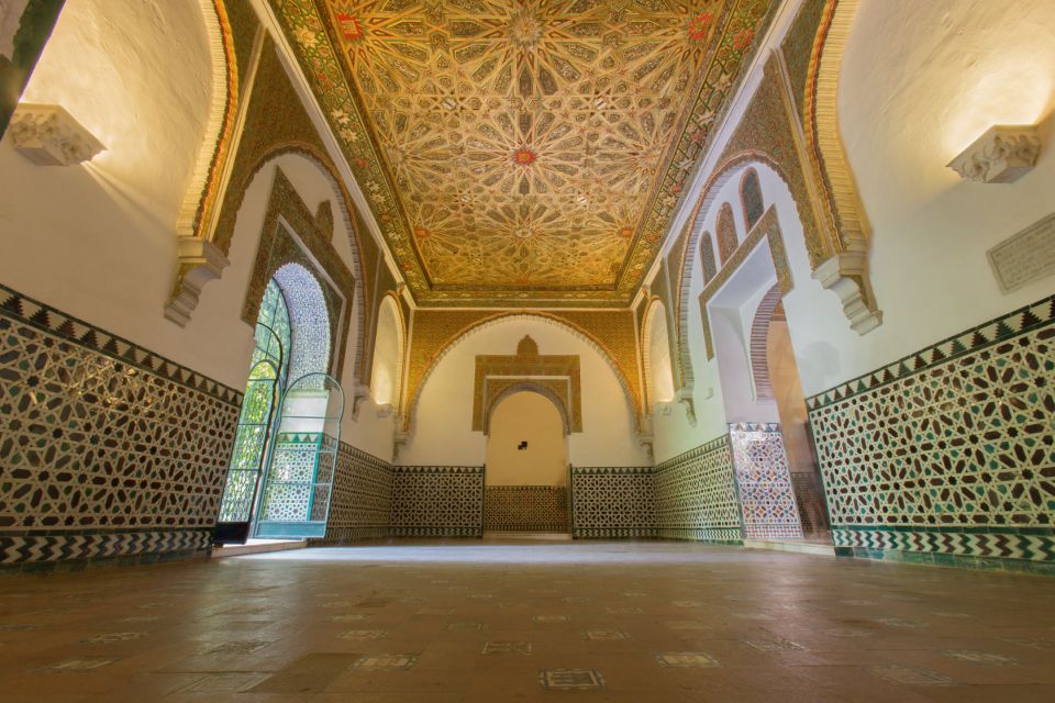 Seville: Alcázar Fast-Track Access with Guided Tour - How the group format and language affect your experience