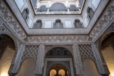 Seville Alcázar: Guided Premium Tour with Priority Entrance - Inside the Palace: Lion Gate, Justice Hall, Patio de la Morería, Pond of Mercury