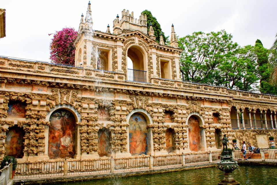 Seville: Alcazar Skip-the-Line Guided Tour with Tickets - Mudéjar architecture you can actually point out