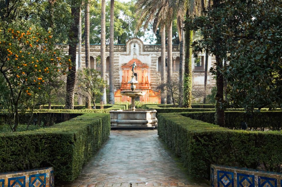 Seville: Alcazar Skip-the-Line Guided Tour with Tickets - Guide delivery and pacing: short, purposeful, and sometimes chaotic outside