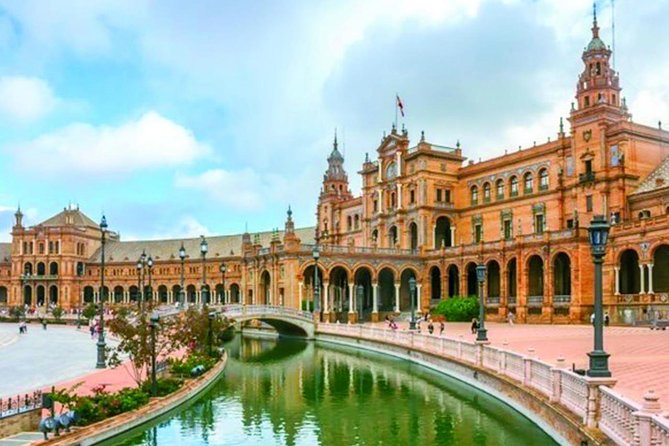 Seville: Alcázar,Cathedral and Plaza España Private Tour - Real Alcázar de Sevilla: royal grounds with Moorish fingerprints