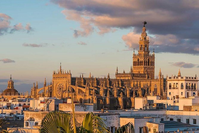 Seville: Alcázar,Cathedral and Plaza España Private Tour - A private guide changes how the monuments land