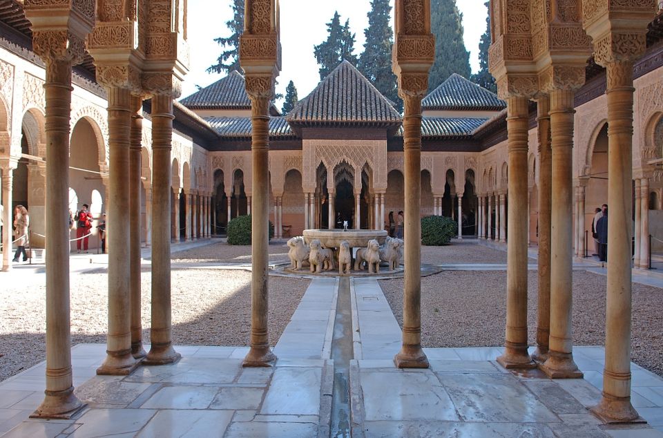 Seville: Alhambra Day Trip with Guide & Nasrid Palaces Entry - First impact: Alcazaba views and the Alhambra complex
