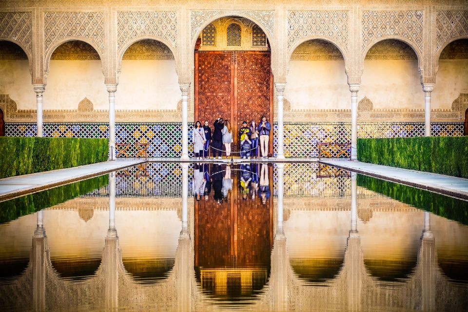 Seville: Alhambra Day Trip with Guide & Nasrid Palaces Entry - Nasrid Palaces: the ornate interiors that make the place click