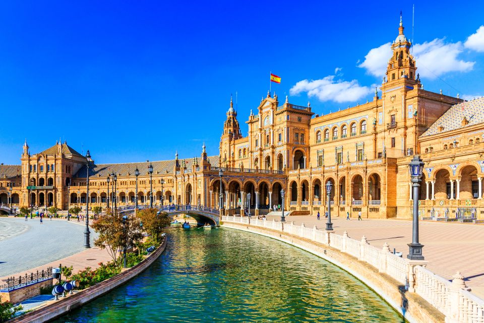 Seville: Authentic and Romantic Horse-Drawn Carriage Ride - Who this carriage ride is best for
