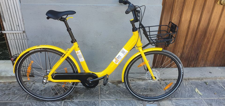 Seville: Bike Rental for a Day - Getting started at Plaza de Santa Cruz bike shop