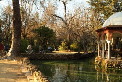 Seville Bike Tour Following the Guadalquivir River - The 3-hour flow: river paths, parks, and Seville in motion