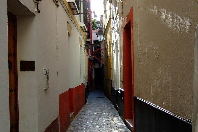 Seville Cathedral, Alcazar, and Jewish Quarter Skip-the-Line Combo Tour - Santa Cruz (Barrio Santa Cruz): the Jewish Quarter walk you actually remember