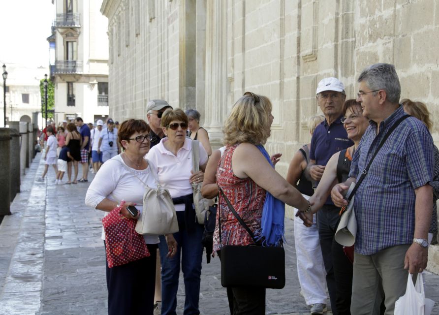 Seville: Cathedral and Giralda Skip-the-line Guided Tour - Group size, audio headsets, and crowd reality