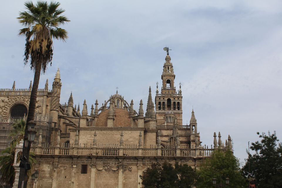 Seville: Cathedral and Giralda Skip-the-line Guided Tour - Climbing La Giralda: 35 ramps to the bell-tower views